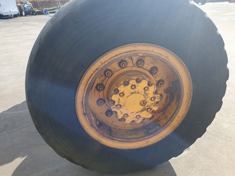 Vissers Mechanisatie As met banden - Eje y piezas para Camión: foto 2 Vissers Mechanisatie As met banden - Eje y piezas para Camión: foto 2