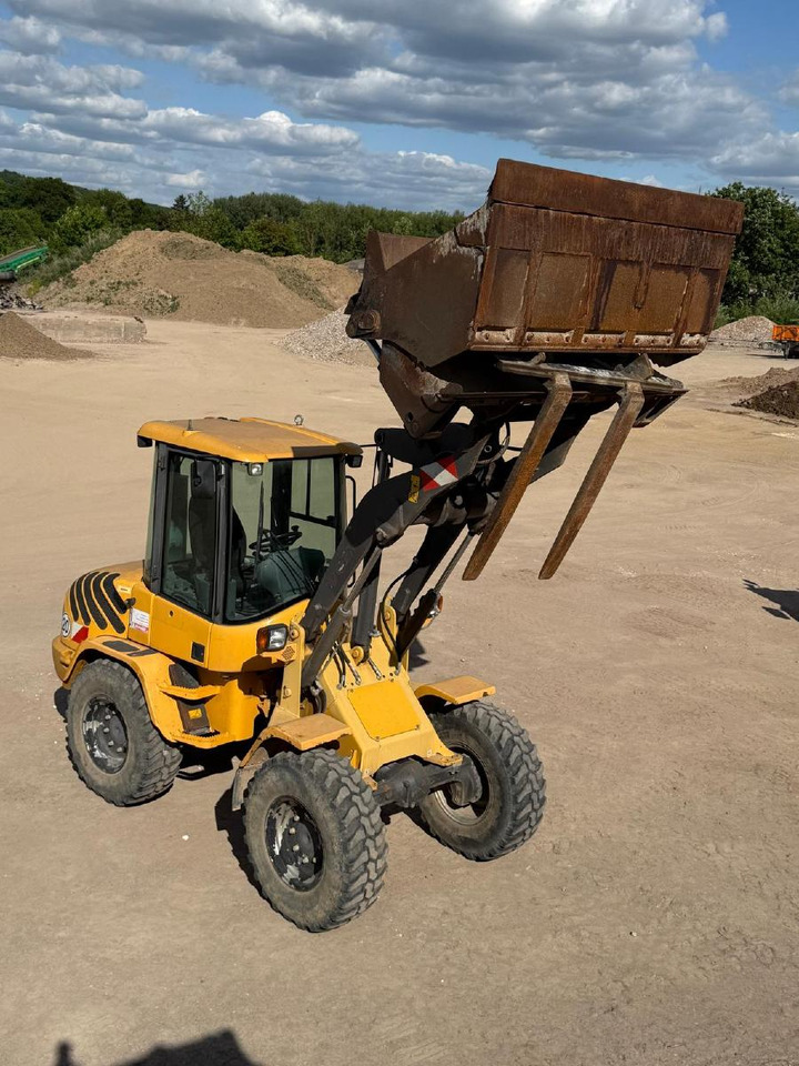 Volvo L 30 B-Z/K incl. 3-1shovel and fork - Cargadora de ruedas: foto 2 Volvo L 30 B-Z/K incl. 3-1shovel and fork - Cargadora de ruedas: foto 2