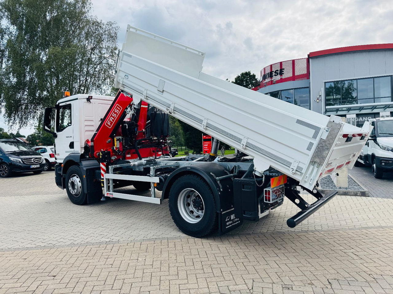MAN 18.320 4x2 mit Fassi Ladekran Sofort Verfügbar - Camión volquete, Camión grúa: foto 2 MAN 18.320 4x2 mit Fassi Ladekran Sofort Verfügbar - Camión volquete, Camión grúa: foto 2