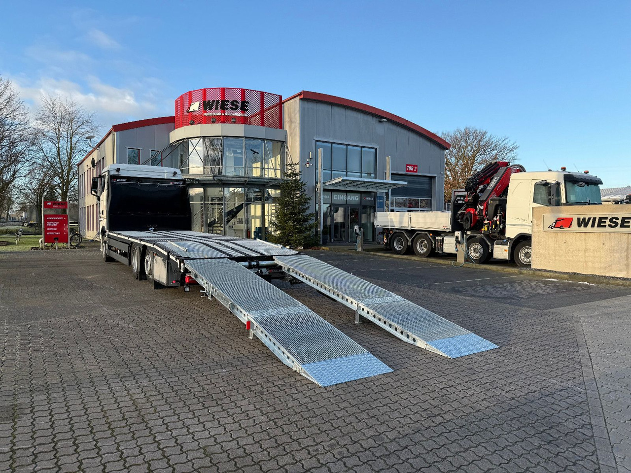 MAN Baumaschinen- Arbeitsbühnentransporter Rampen - Camión portavehículos: foto 1 MAN Baumaschinen- Arbeitsbühnentransporter Rampen - Camión portavehículos: foto 1