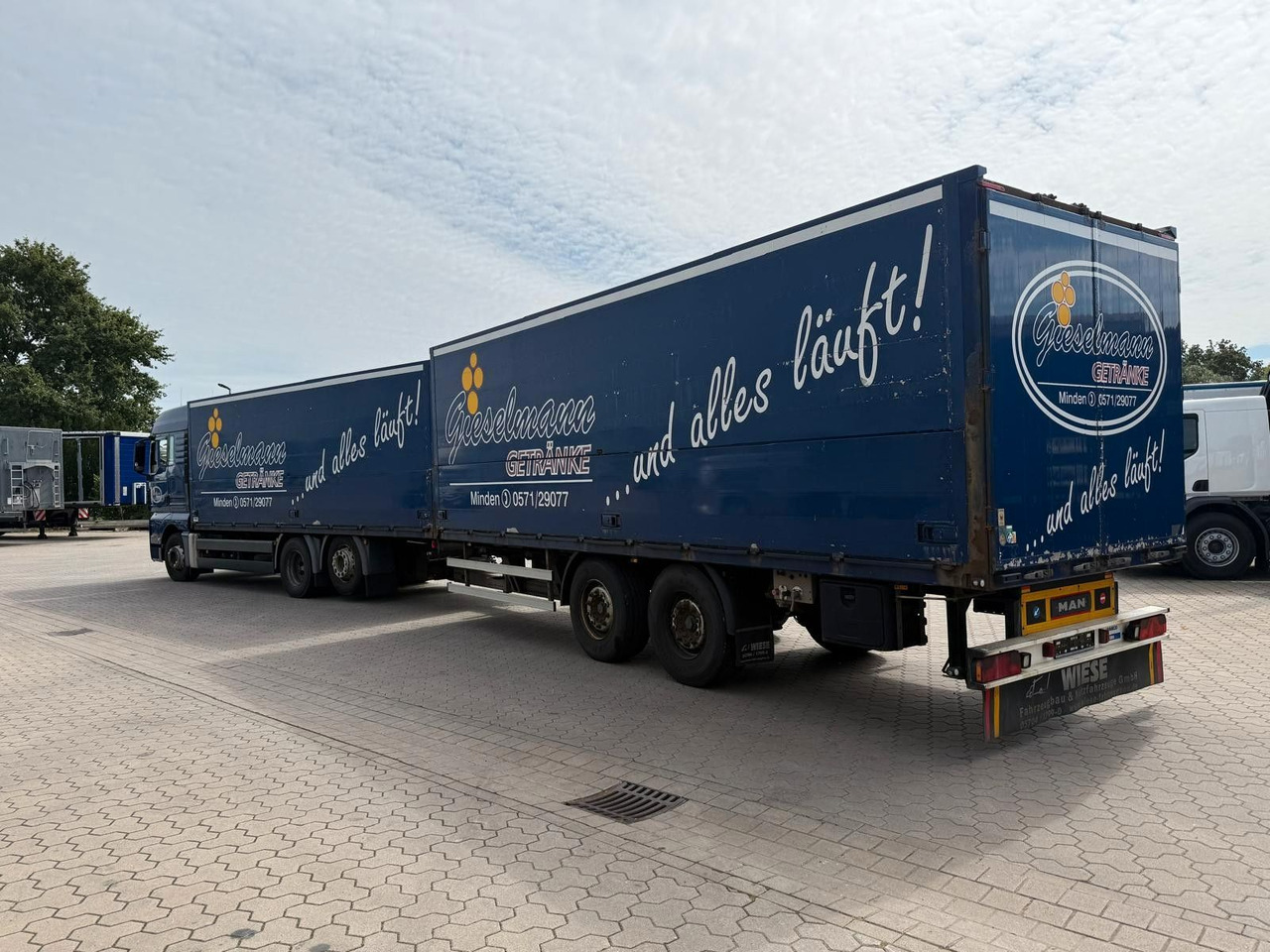 MAN TGA Schwenkwand-Getränkeaufbau incl. Anhänger - Camión transporte de bebidas: foto 4 MAN TGA Schwenkwand-Getränkeaufbau incl. Anhänger - Camión transporte de bebidas: foto 4