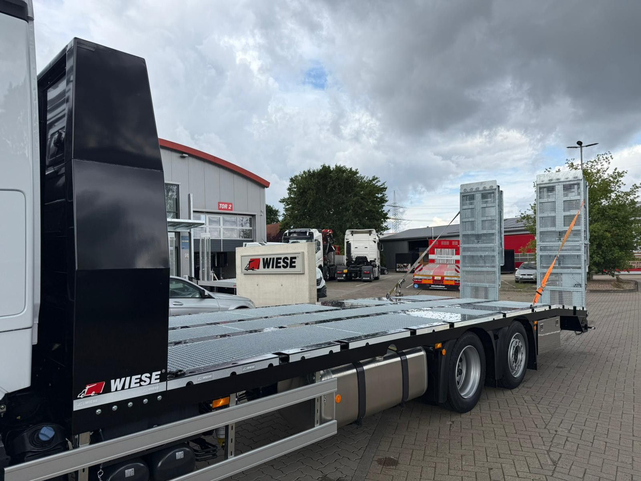 Mercedes-Benz Actros mit Rampen, Maschinentransporter - Camión caja abierta: foto 2 Mercedes-Benz Actros mit Rampen, Maschinentransporter - Camión caja abierta: foto 2