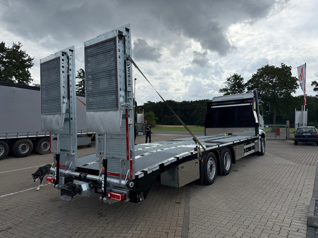 Mercedes-Benz Actros mit Rampen, Maschinentransporter - Camión caja abierta: foto 3 Mercedes-Benz Actros mit Rampen, Maschinentransporter - Camión caja abierta: foto 3