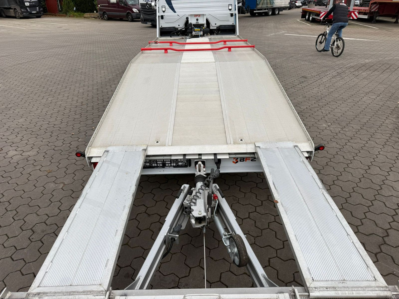 Camión portavehículos Mercedes-Benz Atego 918L Autotransporter mit BFZ Anhänger: foto 11 Camión portavehículos Mercedes-Benz Atego 918L Autotransporter mit BFZ Anhänger: foto 11