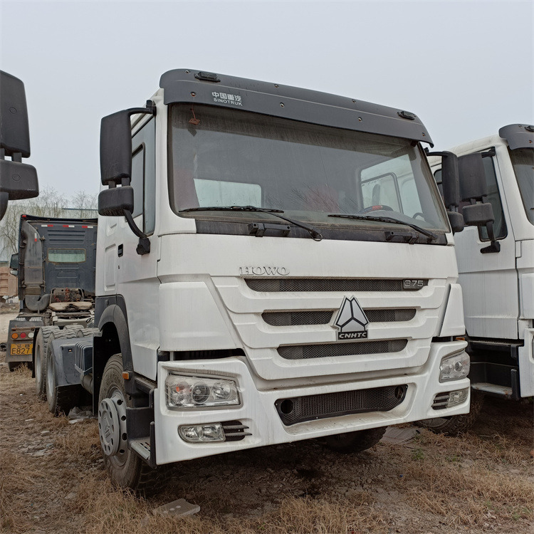 HOWO 6x4 375hp tractor - Cabeza tractora: foto 5 HOWO 6x4 375hp tractor - Cabeza tractora: foto 5
