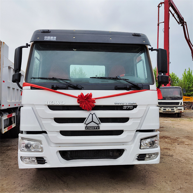 HOWO 6x4 375hp tractor-white - Cabeza tractora: foto 5 HOWO 6x4 375hp tractor-white - Cabeza tractora: foto 5