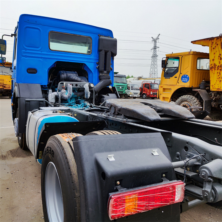 HOWO HOWO 6x4 336 truck tractors-blue - Cabeza tractora: foto 3 HOWO HOWO 6x4 336 truck tractors-blue - Cabeza tractora: foto 3