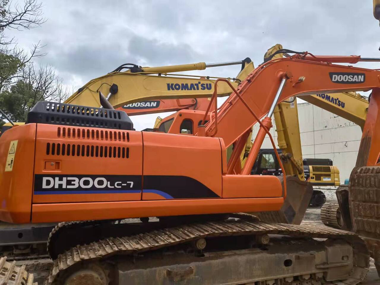 DOOSAN DH300 - Excavadora de cadenas: foto 2 DOOSAN DH300 - Excavadora de cadenas: foto 2