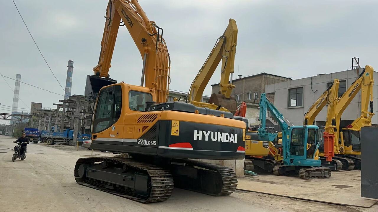 HYUNDAI 220LC-9S - Excavadora de cadenas: foto 1 HYUNDAI 220LC-9S - Excavadora de cadenas: foto 1