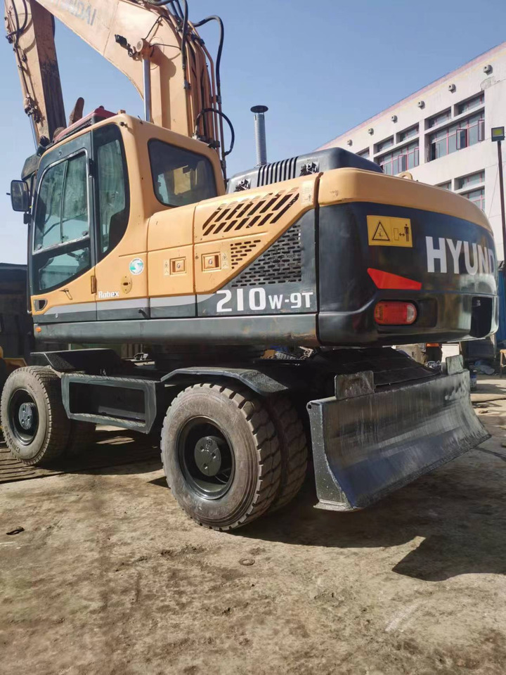 HYUNDAI R210W-9 - Excavadora de ruedas: foto 3 HYUNDAI R210W-9 - Excavadora de ruedas: foto 3
