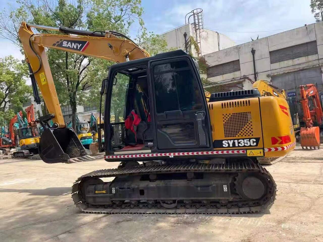 SANY SY135C - Excavadora de cadenas: foto 1 SANY SY135C - Excavadora de cadenas: foto 1