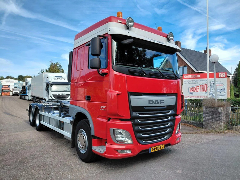 DAF XF 460 Manuel Gearbox 6x2 Container Truck - Camión multibasculante: foto 2 DAF XF 460 Manuel Gearbox 6x2 Container Truck - Camión multibasculante: foto 2