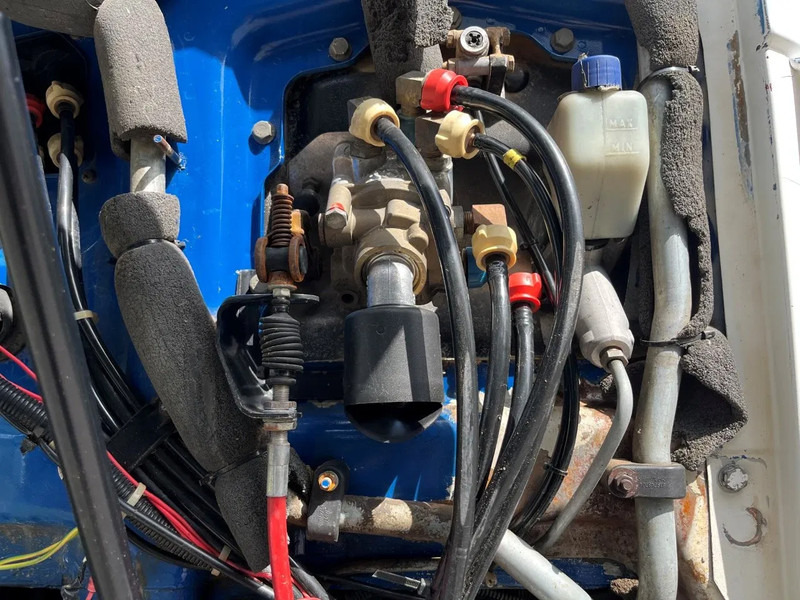 MAN 35.372 35 302 8X6 KIPPER MANUAL ZF GEARBOX FULL STEEL SPRING - Camión volquete: foto 3 MAN 35.372 35 302 8X6 KIPPER MANUAL ZF GEARBOX FULL STEEL SPRING - Camión volquete: foto 3