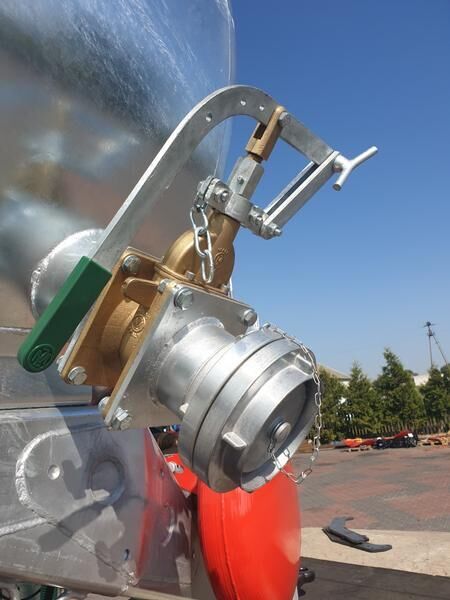 POMOT Single-axial tanker truck/ Beczkowóz wóz asenizacyjny 8000 l - Cuba de purín: foto 3 POMOT Single-axial tanker truck/ Beczkowóz wóz asenizacyjny 8000 l - Cuba de purín: foto 3