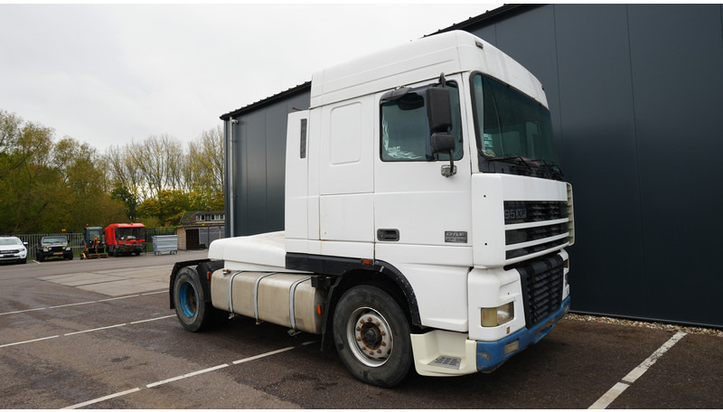 DAF XF 95.380 SC MANUAL GEARBOX EURO 3 - Cabeza tractora: foto 4 DAF XF 95.380 SC MANUAL GEARBOX EURO 3 - Cabeza tractora: foto 4