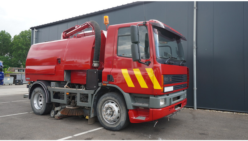 DAF 65.180 ATI STREET SWEPER RH DRIVE MANUAL GARBOX 96.000KM - Barredora vial: foto 4 DAF 65.180 ATI STREET SWEPER RH DRIVE MANUAL GARBOX 96.000KM - Barredora vial: foto 4