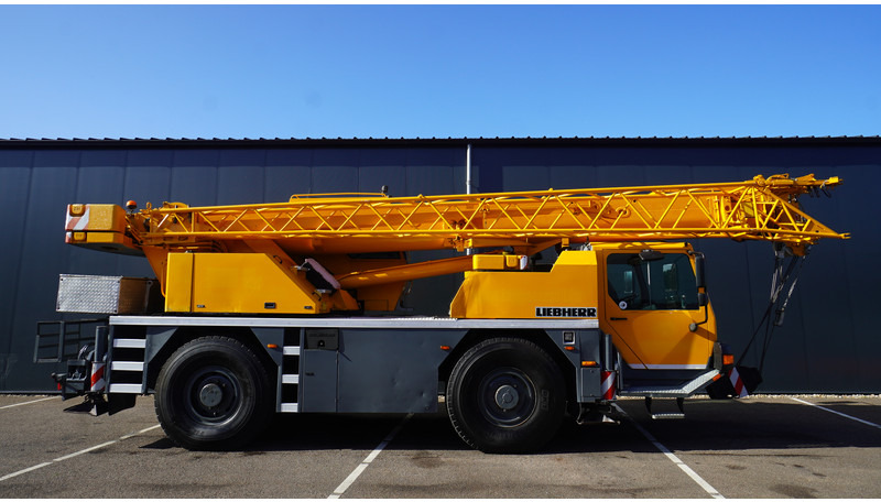 Liebherr LTM 1030-2.1 WITH JIB - Camión grúa: foto 2 Liebherr LTM 1030-2.1 WITH JIB - Camión grúa: foto 2