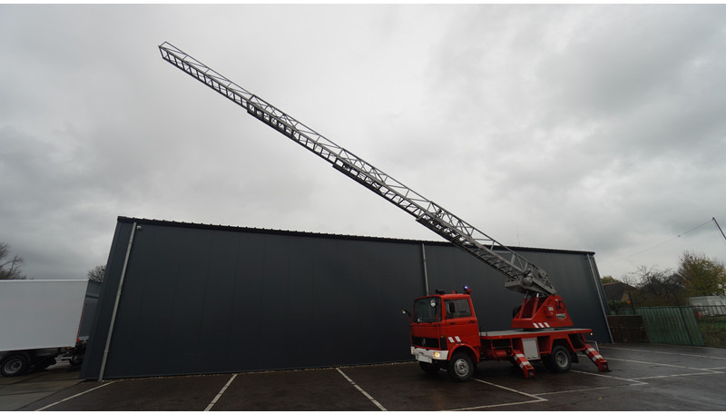 Mercedes-Benz 809 FIRE LADDER TRUCK 13.100KM MANUAL GEARBOX - Camión de bomberos: foto 2 Mercedes-Benz 809 FIRE LADDER TRUCK 13.100KM MANUAL GEARBOX - Camión de bomberos: foto 2