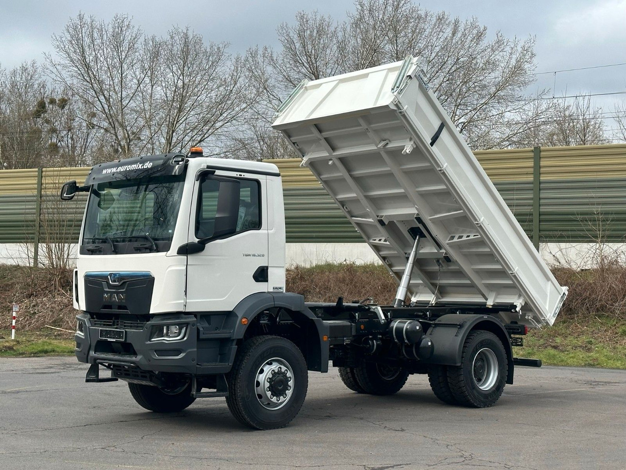 MAN TGM 18.320 4X4 Euro 6e Euromix 3-Seiten-Kipper - Camión volquete: foto 1 MAN TGM 18.320 4X4 Euro 6e Euromix 3-Seiten-Kipper - Camión volquete: foto 1