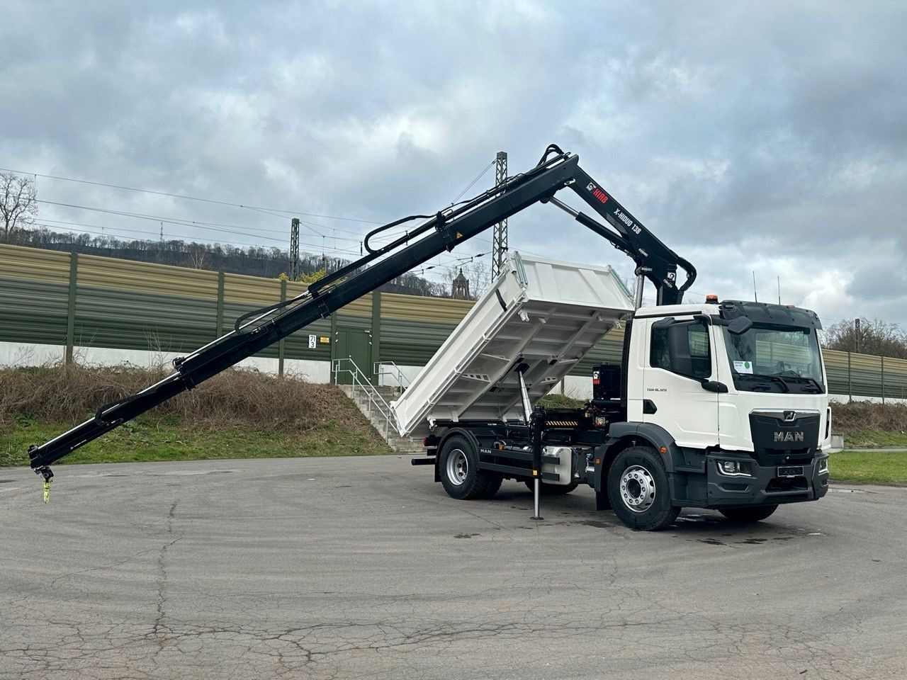 MAN TGM 18.320 4x2 Euro6e Hiab X-HiDuo 138DS-3 - Camión volquete, Camión grúa: foto 1 MAN TGM 18.320 4x2 Euro6e Hiab X-HiDuo 138DS-3 - Camión volquete, Camión grúa: foto 1