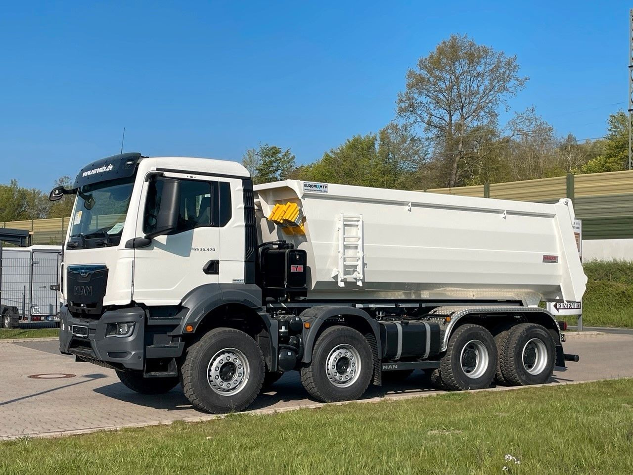 MAN TGS 35.470 BB 8X4 Mulden Kipper 10X Vorhanden - Camión volquete: foto 2 MAN TGS 35.470 BB 8X4 Mulden Kipper 10X Vorhanden - Camión volquete: foto 2