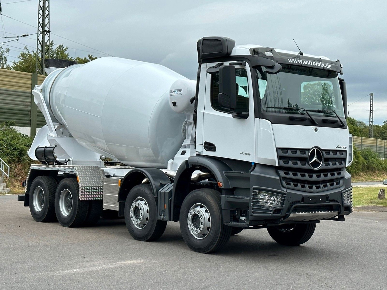 Mercedes-Benz AROCS 5 4142 B 8X4 Euro 3 EuromixMTP EM 10 - Camión hormigonera: foto 1 Mercedes-Benz AROCS 5 4142 B 8X4 Euro 3 EuromixMTP EM 10 - Camión hormigonera: foto 1