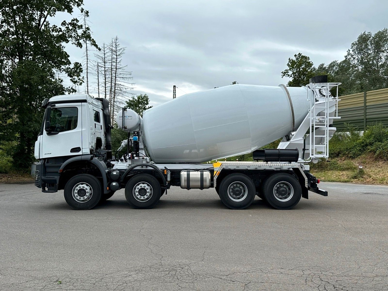 Mercedes-Benz AROCS 5 4142 B 8X4 Euro 3 EuromixMTP EM 10 - Camión hormigonera: foto 5 Mercedes-Benz AROCS 5 4142 B 8X4 Euro 3 EuromixMTP EM 10 - Camión hormigonera: foto 5
