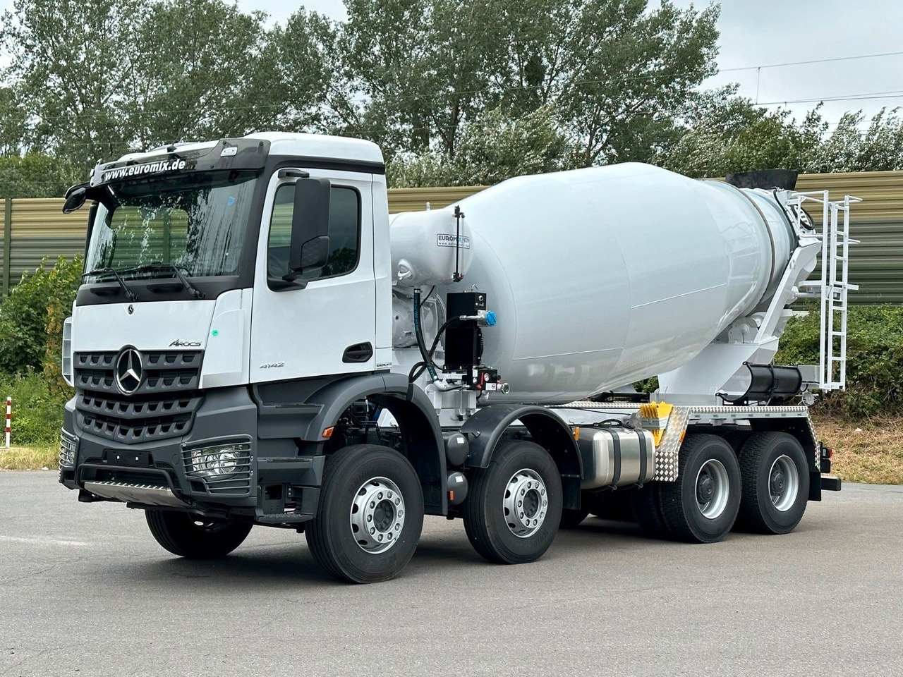Mercedes-Benz AROCS 5 4142 B 8X4 Euro 3 EuromixMTP EM 10 - Camión hormigonera: foto 3 Mercedes-Benz AROCS 5 4142 B 8X4 Euro 3 EuromixMTP EM 10 - Camión hormigonera: foto 3