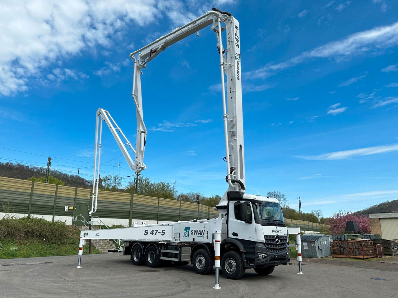 Mercedes-Benz Arocs 5 4542 8x4 SWAN TSP 47-5 160RZ ( 47m ) - Camión bomba de hormigón: foto 1 Mercedes-Benz Arocs 5 4542 8x4 SWAN TSP 47-5 160RZ ( 47m ) - Camión bomba de hormigón: foto 1