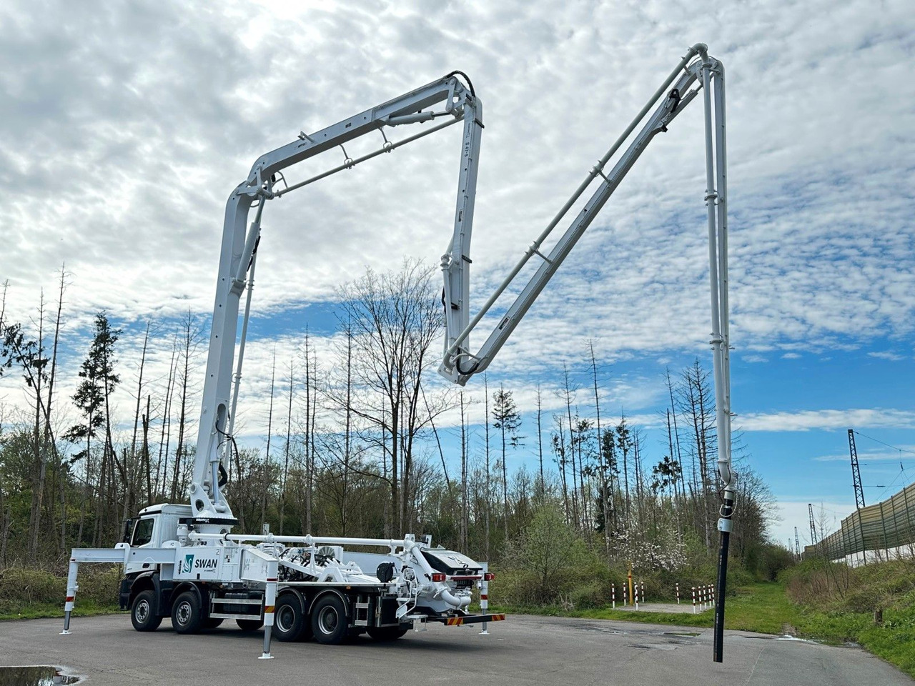 Mercedes-Benz Arocs 5 4542 8x4 SWAN TSP 47-5 160RZ ( 47m ) - Camión bomba de hormigón: foto 4 Mercedes-Benz Arocs 5 4542 8x4 SWAN TSP 47-5 160RZ ( 47m ) - Camión bomba de hormigón: foto 4
