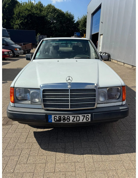 Mercedes-Benz 200-serie **W124-250D** - Sedan: foto 2 Mercedes-Benz 200-serie **W124-250D** - Sedan: foto 2