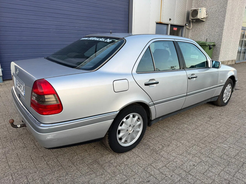 Mercedes-Benz C-Klasse **C180-PETROL-AC** - Sedan: foto 4 Mercedes-Benz C-Klasse **C180-PETROL-AC** - Sedan: foto 4