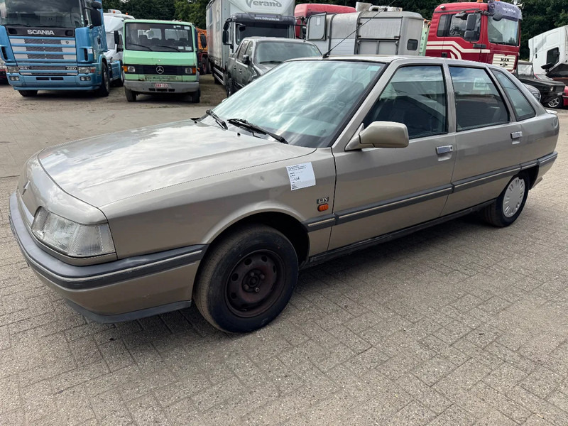 Renault 21 **PETROL-ESSENCE** - Sedan: foto 1 Renault 21 **PETROL-ESSENCE** - Sedan: foto 1