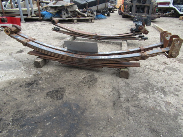 IVECO DAILY 7 LEAF REAR SPRINGS 137 X 6CM (PAIR) - Suspensión para Camión: foto 2 IVECO DAILY 7 LEAF REAR SPRINGS 137 X 6CM (PAIR) - Suspensión para Camión: foto 2
