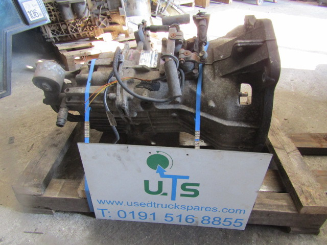 RENAULT MASCOTT 6 SPEED ZF 6S300 GEARBOX - Caja de cambios para Camión: foto 1 RENAULT MASCOTT 6 SPEED ZF 6S300 GEARBOX - Caja de cambios para Camión: foto 1