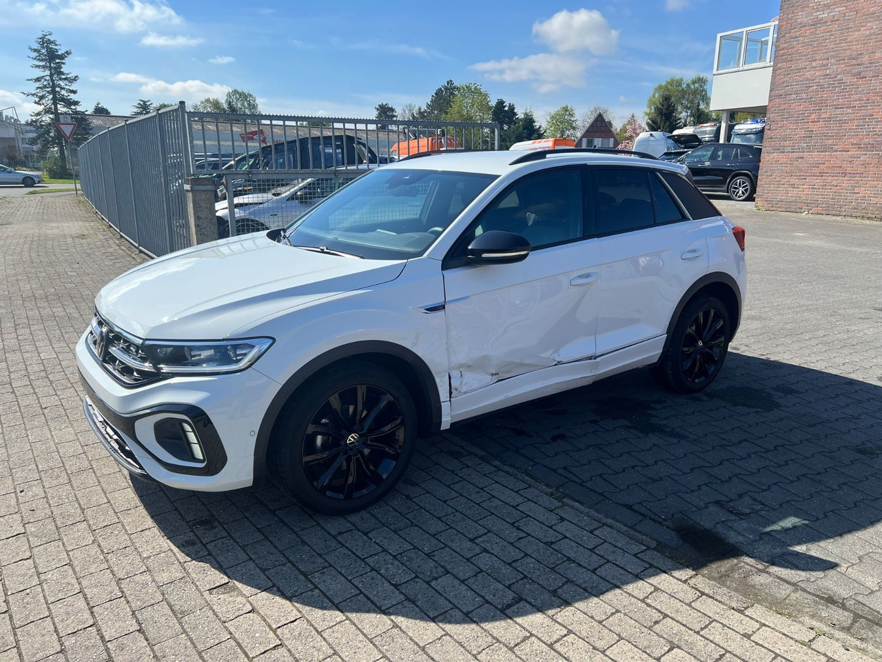 Volkswagen T-Roc R-Line 1.0 TSI Black Edition - Sedan: foto 1 Volkswagen T-Roc R-Line 1.0 TSI Black Edition - Sedan: foto 1