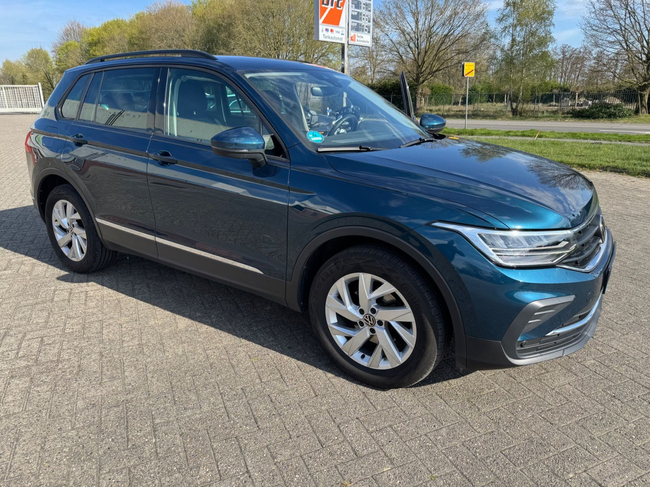 Volkswagen Tiguan Life 4Motion 2.0 TDI 7-Gang AHK - SUV/ Todoterreno: foto 1 Volkswagen Tiguan Life 4Motion 2.0 TDI 7-Gang AHK - SUV/ Todoterreno: foto 1