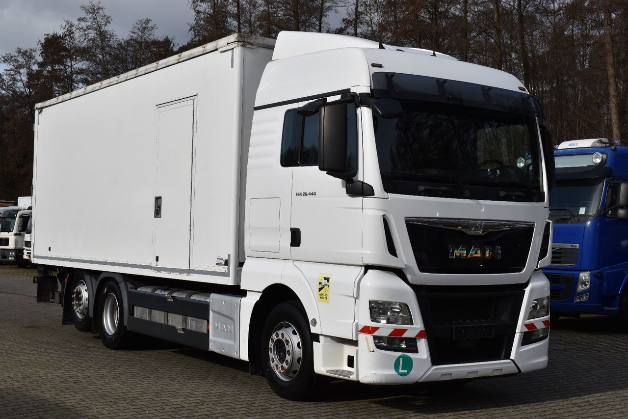 MAN TGX 26.440 BL 6x2/Portaltür,LBW,Navi,ACC,AHK,E6 - Camión caja cerrada: foto 1 MAN TGX 26.440 BL 6x2/Portaltür,LBW,Navi,ACC,AHK,E6 - Camión caja cerrada: foto 1