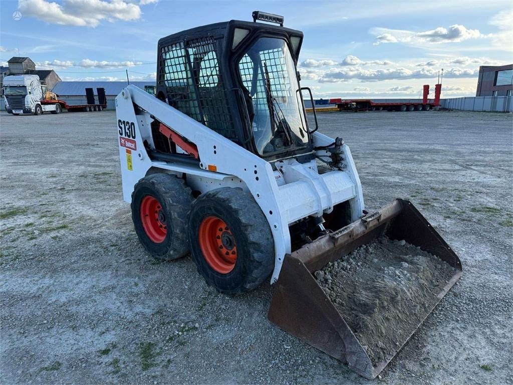 Leasing de Bobcat S130  Bobcat S130: foto 10
