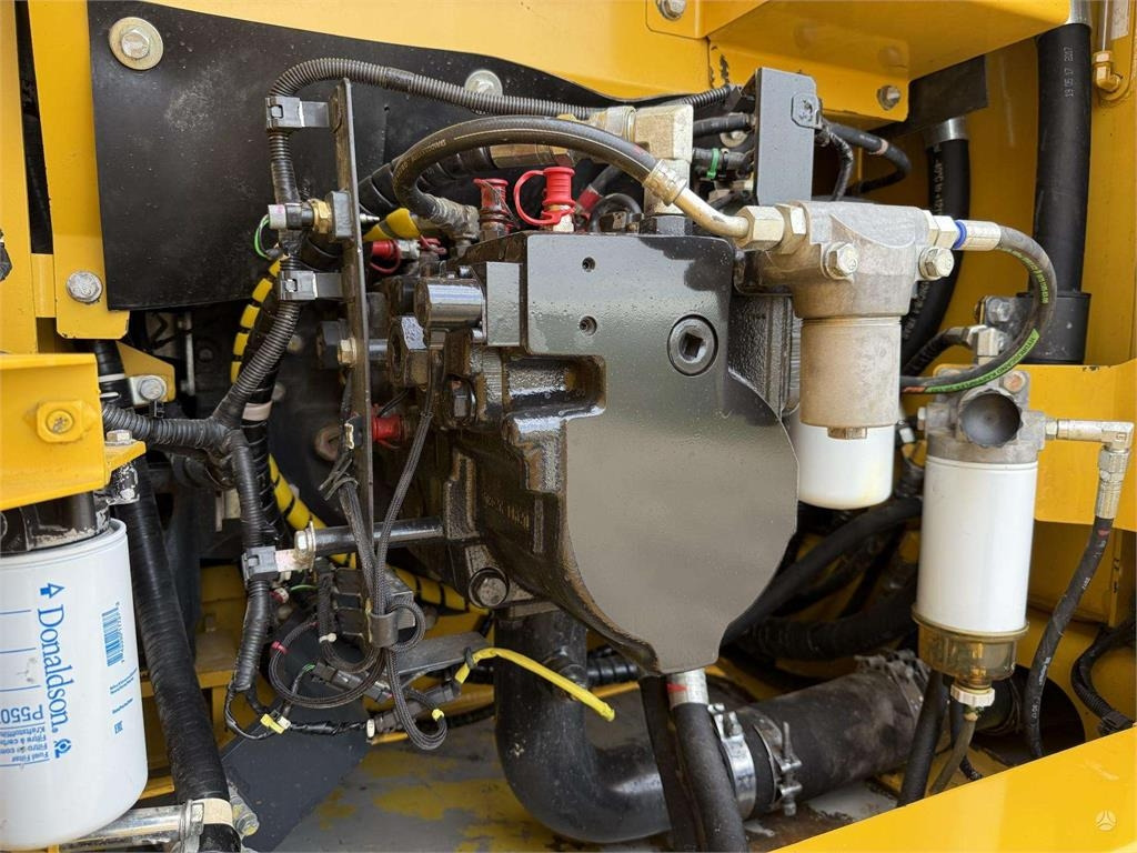 Excavadora de cadenas Komatsu PC 240 LC-11: foto 12