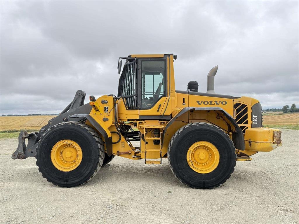 Volvo L 120 F , 4rd line , coupler - Cargadora de ruedas: foto 2 Volvo L 120 F , 4rd line , coupler - Cargadora de ruedas: foto 2