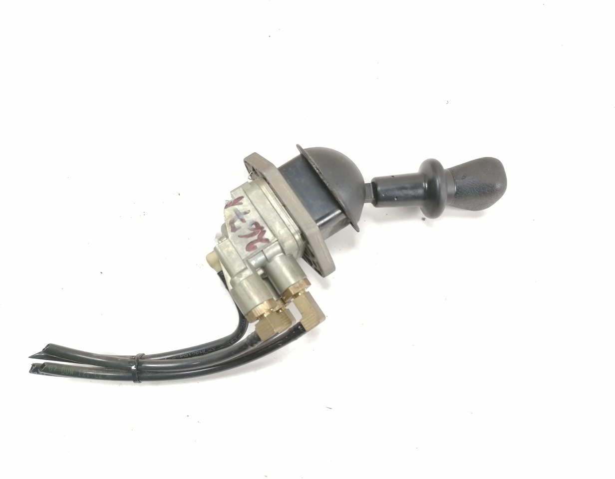 DAF Handbrake control lever 1734006 - Pieza universal para Camión: foto 1 DAF Handbrake control lever 1734006 - Pieza universal para Camión: foto 1