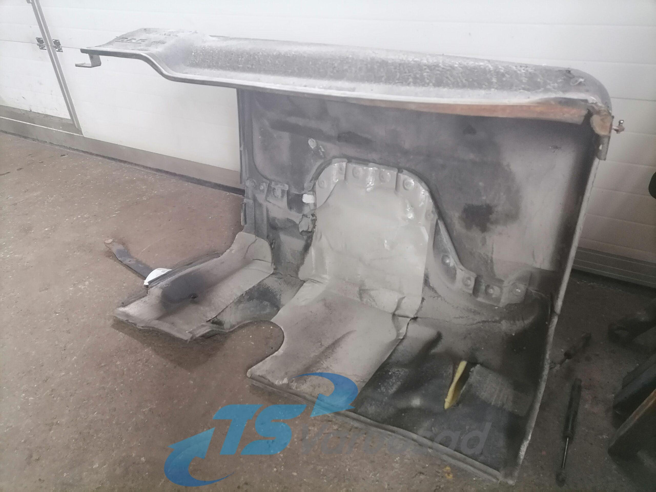 DAF Noise reduction mat under the cab 1683832 - Pieza universal para Camión: foto 2 DAF Noise reduction mat under the cab 1683832 - Pieza universal para Camión: foto 2