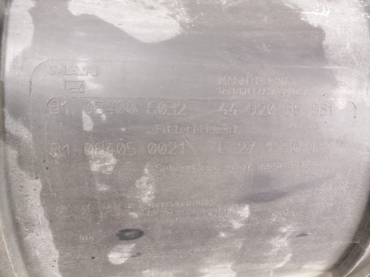 MAN Air filter housing 81084006032 - Sistema de admisión de aire para Camión: foto 2 MAN Air filter housing 81084006032 - Sistema de admisión de aire para Camión: foto 2