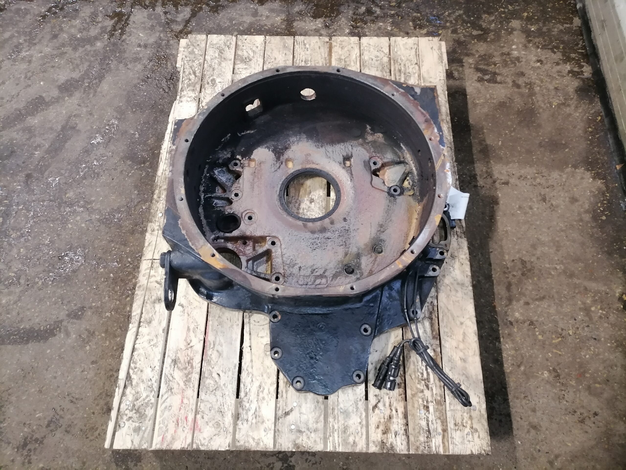 MAN Flywheel housing 51014013232 - Volante de inercia para Camión: foto 2 MAN Flywheel housing 51014013232 - Volante de inercia para Camión: foto 2