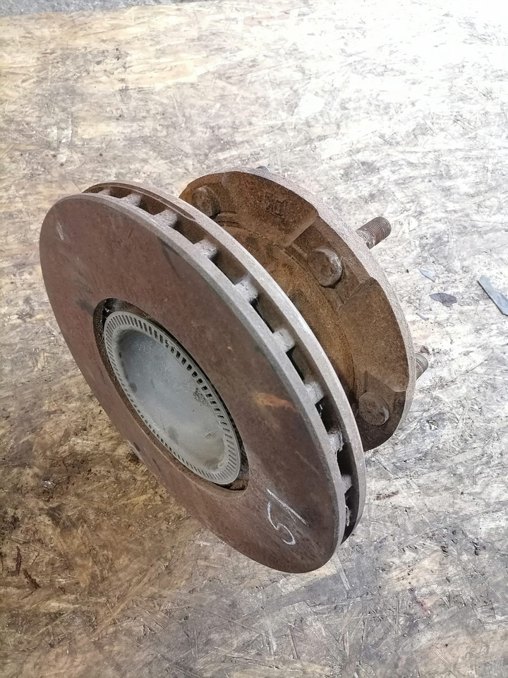 MB Atego truck with wheel hub A9703560301 - Pieza universal para Camión: foto 2 MB Atego truck with wheel hub A9703560301 - Pieza universal para Camión: foto 2