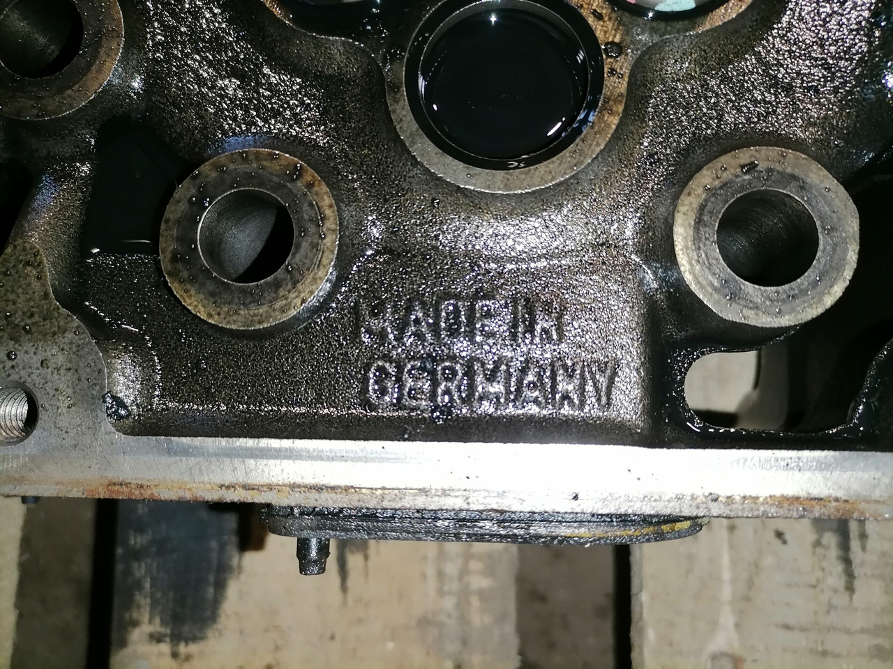 Mercedes-Benz Cylinder head A4710102720 - Cabezal de bloque para Camión: foto 3 Mercedes-Benz Cylinder head A4710102720 - Cabezal de bloque para Camión: foto 3