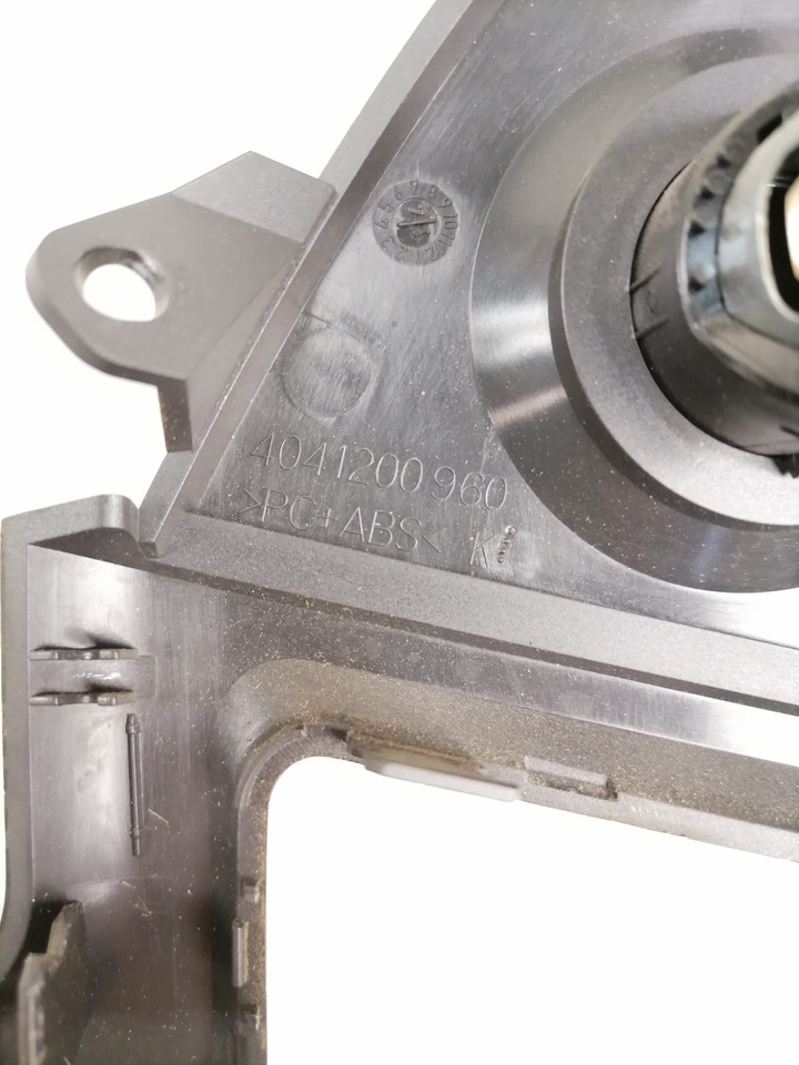 Mercedes-Benz Salongi plastik 4041200960 - Pieza universal para Camión: foto 3 Mercedes-Benz Salongi plastik 4041200960 - Pieza universal para Camión: foto 3