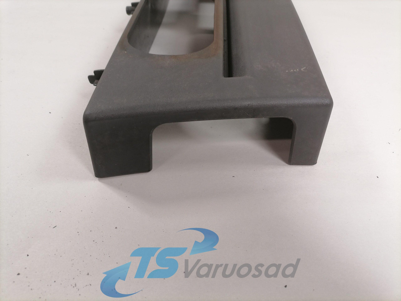 Scania Astmelaua plastik kate, keskmine parem 1501343 - Peldaño para Camión: foto 3 Scania Astmelaua plastik kate, keskmine parem 1501343 - Peldaño para Camión: foto 3