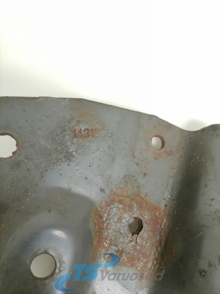 Scania Bumper bracket 1431585 - Parachoques para Camión: foto 2 Scania Bumper bracket 1431585 - Parachoques para Camión: foto 2